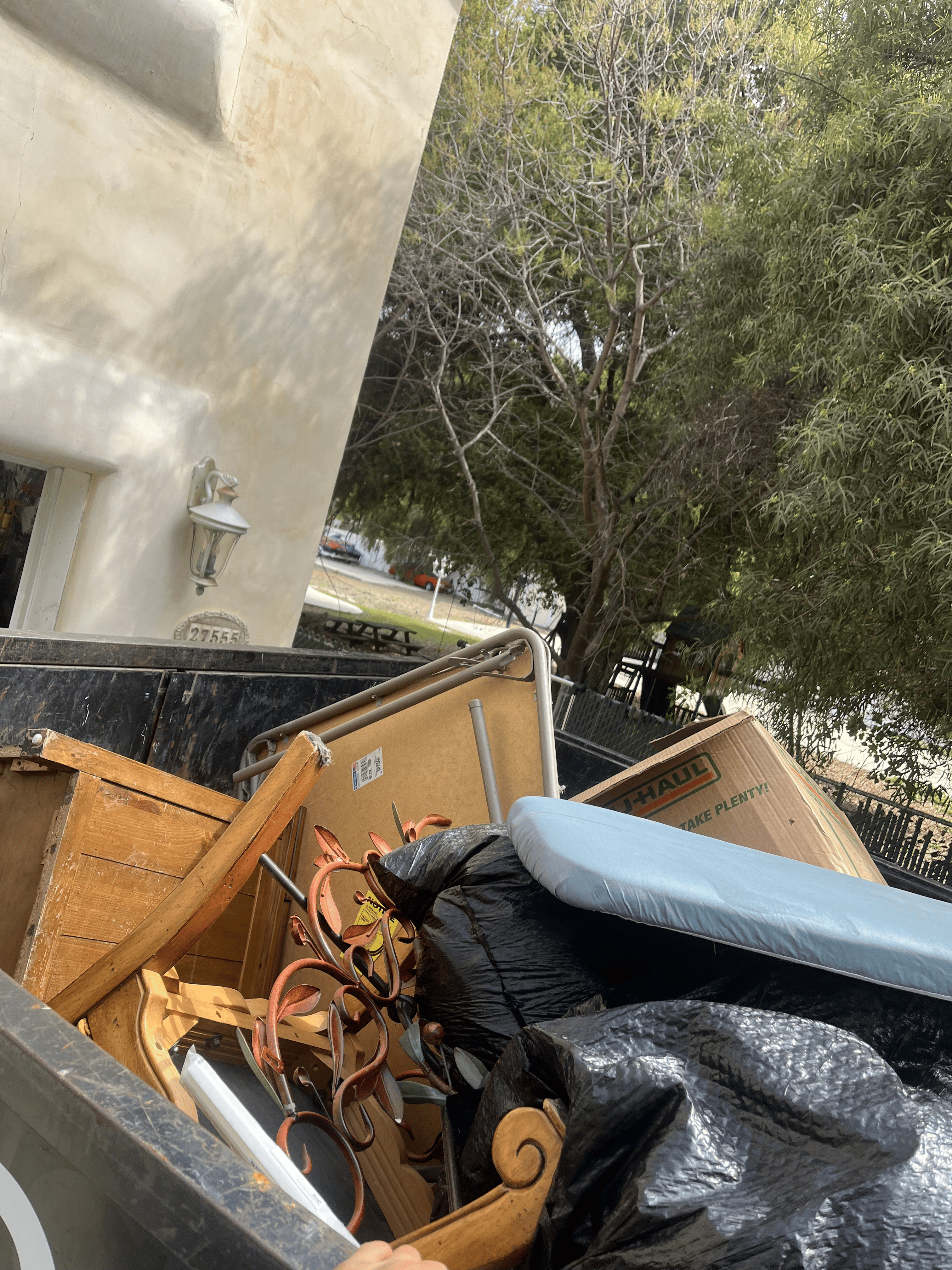 Junk removal in Encino full load example